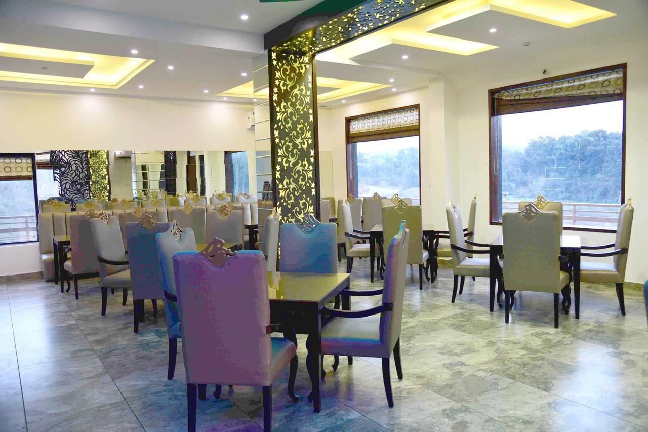 Fabhotel Kangra Roadway Inn Tanda Buitenkant foto